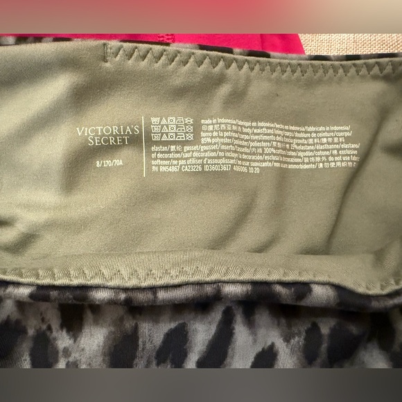 4 pair - Victoria Secret Athletic Athleisure leggings size 8 - Picture 3 of 10